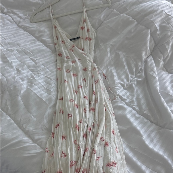 Abercrombie & Fitch Dresses & Skirts - Abercrombie & Fitch Surplice White floral midi dress Sundress Sz Small S